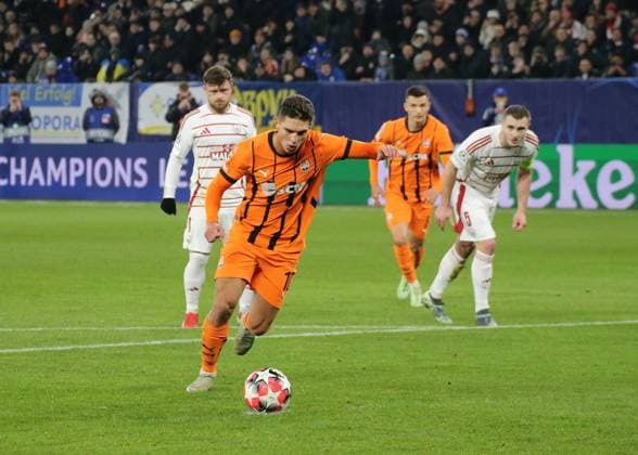 22.01.2025, xgrfx, Fussball UEFA Champions League, Schachtar Donezk - Stade Brest emspor, v.l. Tor, Georgiy Sudakov (Schachtar Donezk) (DFL DFB REGULATIONS PROHIBIT ANY USE OF PHOTOGRAPHS as IMAGE SEQUENCES and or QUASI-VIDEO) Gelsenkirchen