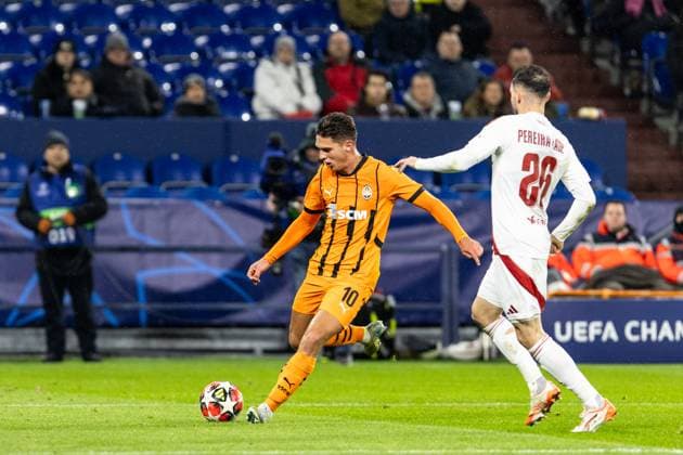 UEFA Champions League: FC Shakhtar Donetsk - Stade Brest; 22.01.2025 Georgiy Sudakov (FC Shakhtar Donetsk, 10), Mathias Pereira Lage (Stade Brest, 26) UEFA Champions League: FC Shakhtar Donetsk - Stade Brest; Arena AufSchalke, Gelsenkirchen; 22.01.2025 Copyright: xBEAUTIFULxSPORTS Buriakovx