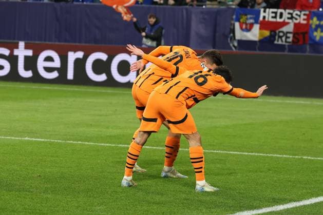 Die Spieler von Shakhtar Donetsk freuen sich über das Tor zum 2:0 durch Georgiy Sudakov (Shakhtar Donetsk) beim Spiel der Champions League (Saison 2024 25) Schachtar Donezk - Stade Brest Copyright: Thomas Pakusch