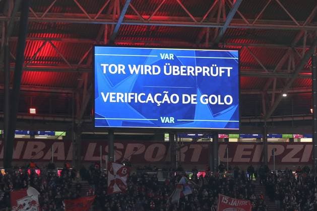 22.01.2025, xtgx, Fussball, UEFA Champions League, RB Leipzig - Sporting Lissabon emspor, v.l. Symbolfoto, Symbolbild, Symbol, VAR, Videobeweis (DFL DFB REGULATIONS PROHIBIT ANY USE OF PHOTOGRAPHS as IMAGE SEQUENCES and or QUASI-VIDEO) Leipzig