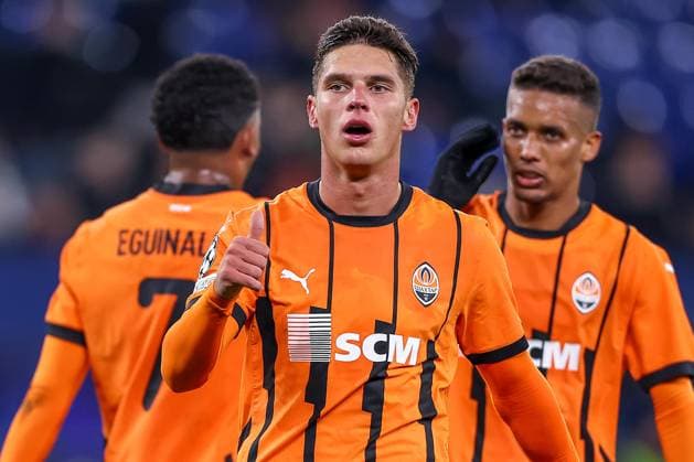 22.01.2025, Fußball, UEFA Champions League, Schachtar Donezk - Stade Brestois 29, Arena AufSchalke Gelsenkirchen, 7. Spieltag Saison 2024 2025: Georgiy Sudakov (Schachtar Donezk 10) freut sich über den Elfmeter Nordrhein-Westfalen Deutschland