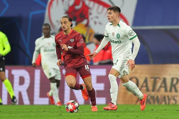 RB Leipzig - Sporting Lissabon Champions League Leipzig, 22.01.2025, Red Bull Arena, Fussball, Männer, Saison 2024 2025, UEFA Champions League, 7. Spieltag , RB Leipzig - Sporting Lissabon , Im Bild v.l.: Xavi Simons (10, RB Leipzig) und Ivan Fresneda (22, Sporting) ,