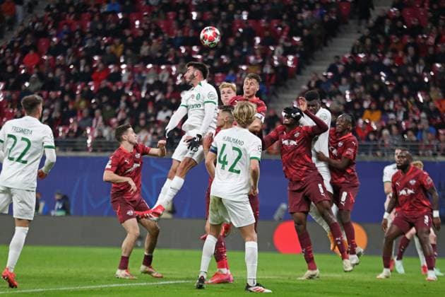 UEFA Champions League: RB Leipzig vs. Sporting Lissabon, 22.01.25 Goncalo Inacio (25, Sporting Lissabon) mit Willi Orban (4, RB Leipzig) im Kopfball-Duell. Fussball, UEFA Champions League, Saison 2024 2025: RB Leipzig vs. Sporting Lissabon am 22.01.25 in der Red Bull Arena, Leipzig. Copyright: xBEAUTIFULxSPORTS JanxKaeferx