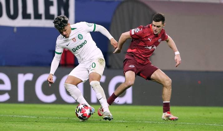 Maxi Araujo am Ball, Christoph Baumgartner Zweikampf Spielszene Aktion Fußball Fussball UEFA Champions League UCL Herren 7. Spieltag Saison 2024 2025 22.01.2025 Rasen Ballsport RB Leipzig RBL vs Sporting Lissabon DFL regulations prohibit any use of photographs as image sequences and or quasi-video.