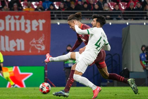 GER, Leipzig, RB Leipzig vs. Sporting Lissabon, 7. Spieltag UEFA Champions League Ligaphase im Bild v.l.: Yussuf Poulsen (RB Leipzig 09), Ricardo Esgaio (Sporting Lissabon 47), zum 2:1 22.01.2025, UEFA REGULATIONS PROHIBIT ANY USE OF PHOTOGRAPHS AS IMAGE SEQUENCES AND OR QUASI-VIDEO, Copyright: HMBxMedia PaulxFritz