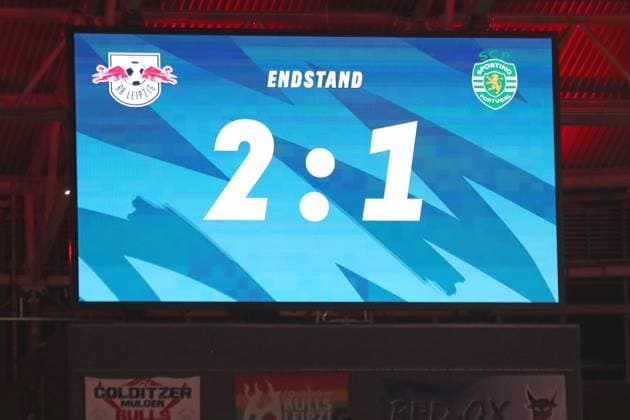 UEFA Champions League: RB Leipzig vs. Sporting Lissabon, 22.01.25 Der Endstand von 2:1 für Leipzig an der Anzeigetafel, Videowand. Fussball, UEFA Champions League, Saison 2024 2025: RB Leipzig vs. Sporting Lissabon am 22.01.25 in der Red Bull Arena, Leipzig. Copyright: xBEAUTIFULxSPORTS JanxKaeferx