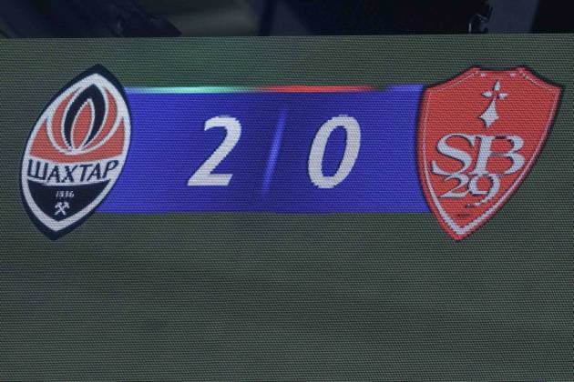 Fußball UEFA Champions League 7. Spieltag Schachtar Donezk - Stade Brest am 22.01.2025 in der Arena AufSchalke in Gelsenkirchen Die Anzeigetafel in der Arena aufSchalke zeigt das Endergebnis an: Donezk 2:0 Brest