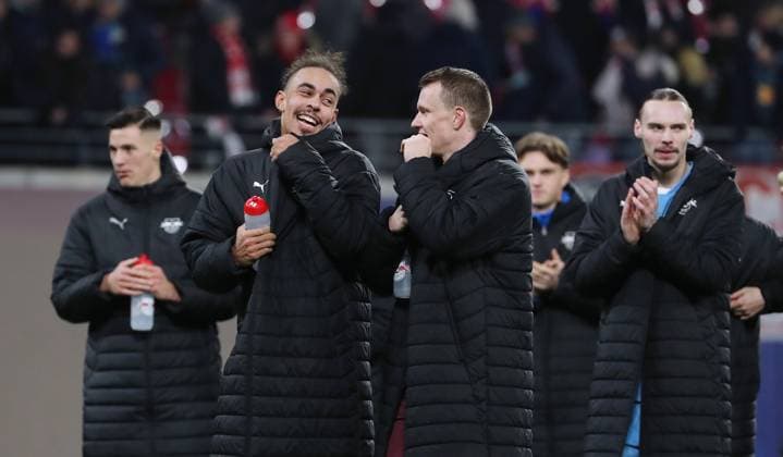 Yussuf Poulsen, Lukas Klostermann nach Spielende vor den Fans Fußball Fussball UEFA Champions League UCL Herren 7. Spieltag Saison 2024 2025 22.01.2025 Rasen Ballsport RB Leipzig RBL vs Sporting Lissabon DFL regulations prohibit any use of photographs as image sequences and or quasi-video.