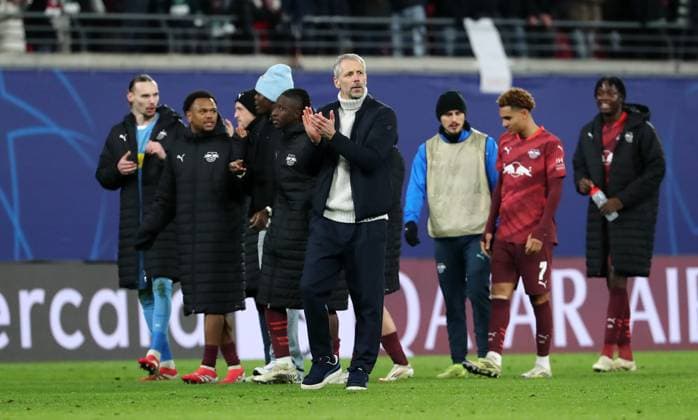 Trainer Marco Rose und Mannschaft bei der Ehrenrunde nach Spielende Fußball Fussball UEFA Champions League UCL Herren 7. Spieltag Saison 2024 2025 22.01.2025 Rasen Ballsport RB Leipzig RBL vs Sporting Lissabon DFL regulations prohibit any use of photographs as image sequences and or quasi-video.