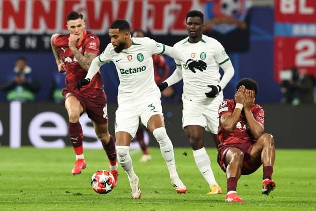 Lois Openda (RB Leipzig,11) gegen Jerry St. Juste (Sporting Lissabon,3) - Champions League Ligaphase Saison 2024-2025 RB Leipzig vs. Sporting Lissabon in der Red Bull Arena in Leipzig - Aktion,Fussball,Deutschland,Mann,Männer,22.01.2025