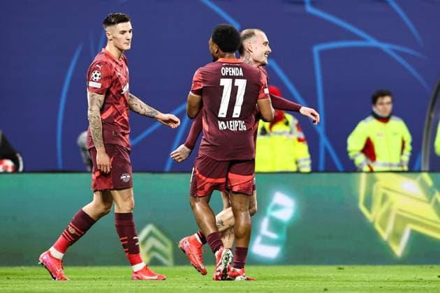 Torjubel - Torschütze David Raum (RB Leipzig,22) trifft zum 2-0, das Tor wird nicht gegeben. Hier mit Lois Openda (RB Leipzig,11) und Benjamin Sesko (RB Leipzig,30) - Champions League Ligaphase Saison 2024-2025 RB Leipzig vs. Sporting Lissabon in der Red Bull Arena in Leipzig - Aktion,Fussball,Deutschland,Mann,Männer,22.01.2025