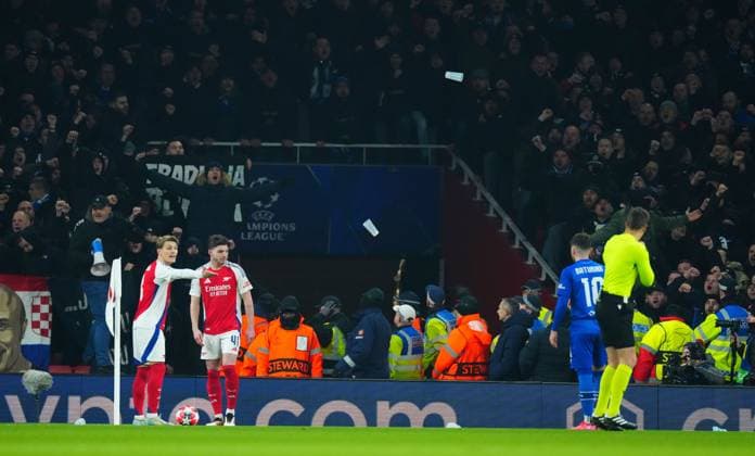 Objects thrown by Zagreb fans as Declan Rice of Arsenal preparee to take a corner Arsenal v Dinamo Zagreb, UEFA Champions League, Group Stage, Football, Emirates Stadium, London, UK - 22 Jan 2025 EDITORIAL USE ONLY No use with unauthorised audio, video, data, fixture lists, club league logos or live services. Online in-match use limited to 120 images, no video emulation. No use in betting, games or single club league player publications. Copyright: xJavierxGarcia Shutterstockx 15108893f