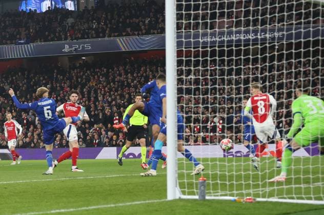Declan Rice (A) scores the first Arsenal goal (1-0) at the Arsenal v Dinamo Zagreb UEFA Champions League match, at the Emirates Stadium, London, UK on 22nd January, 2025. 