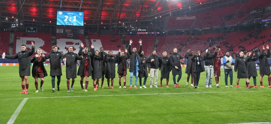 22.01.2025, xtgx, Fussball, UEFA Champions League, RB Leipzig - Sporting Lissabon emspor, v.l. Leipzig Jubel ueber den Sieg, Jubel nach Spielende (DFL DFB REGULATIONS PROHIBIT ANY USE OF PHOTOGRAPHS as IMAGE SEQUENCES and or QUASI-VIDEO) Leipzig