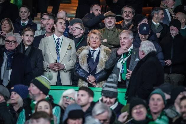 Fussball: UEFA Champions League 2024 2025, Spieltag 7 - Celtic Glasgow vs. Young Boys Bern (YB) - Celtic Park (Glasgow, Schottland): Rod Stewart (Popsänger) Copyright: xJOERANxSTEINSIEKx