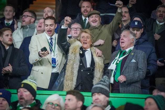 Sport Bilder des Tages Fussball: UEFA Champions League 2024 2025, Spieltag 7 - Celtic Glasgow vs. Young Boys Bern (YB) - Celtic Park (Glasgow, Schottland): Rod Stewart (Popsänger) Copyright: xJOERANxSTEINSIEKx