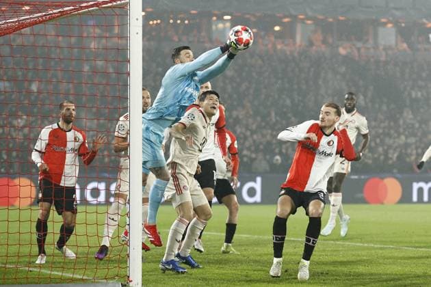 ROTTERDAM - (l-r) Feyenoord goalkeeper Justin Bijlow, Minjae Kim of Bayern Munich, Thomas Beelen of Feyenoord during the UEFA Champions League match between Feyenoord and FC Bayern Munich at Feyenoord Stadium de Kuip on Jan. 22, 2025 in Rotterdam, Netherlands. ANP MAURICE VAN STEEN UEFA Champions League 2024 25 League phase 7 2024 25 xVIxANPxSportx xxANPxIVx 518098490 originalFilename: 518098490.jpg