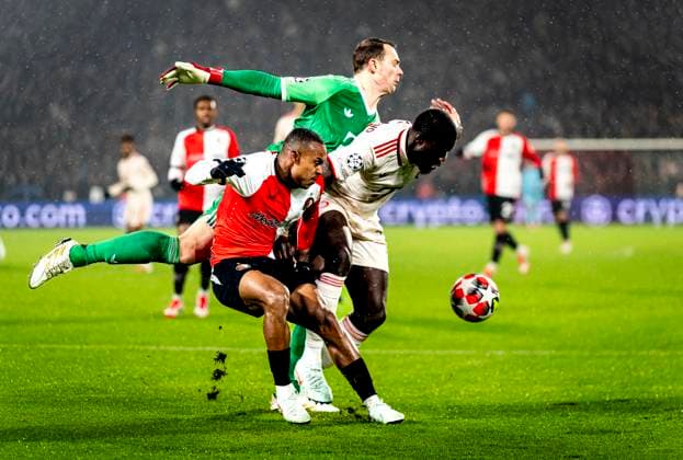SC Bayern Munchen goalkeeper Manuel Neuer, Feyenoord Rotterdam forwarder Igor Paixao, SC Bayern Munchen defender Dayot Upamecano during the match Feyenoord - Bayern Munchen at the Stadium De Kuip for the UEFA Champions League - League Phase - Matchday 7 season 2024-2025 in ROTTERDAM, Netherlands on 22 january 2025, (photo by Marcel van Dorst EYE4images DeFodi Images) Defodi-746_209844