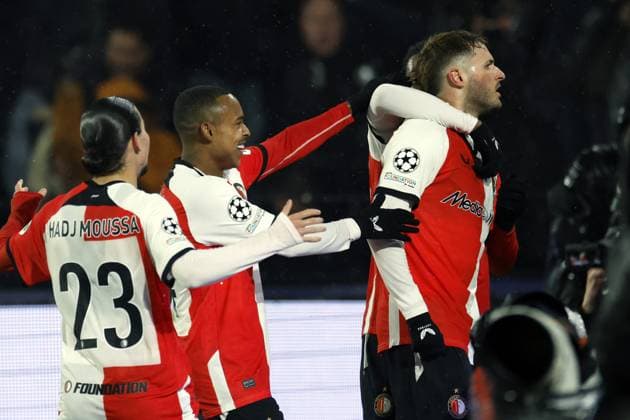ROTTERDAM - (l-r) Igor Paixao of Feyenoord, Santiago Gimenez of Feyenoord celebrate the 1-0 during the UEFA Champions League match between Feyenoord and FC Bayern Munich at Feyenoord Stadion de Kuip on Jan. 22, 2025 in Rotterdam, Netherlands. ANP ROBIN VAN LONKHUIJSEN UEFA Champions League 2024 25 League phase 7 2024 25 xVIxANPxSportx xxANPxIVx 518098763 originalFilename: 518098763.jpg