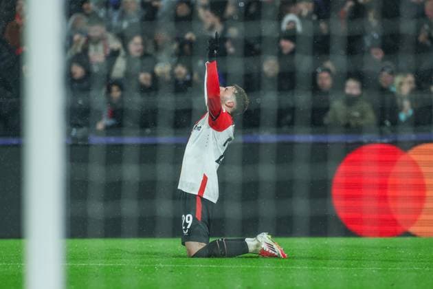 22.01.2025, Fussball, Saison 2024 2025, Champions League, 7. Spieltag, Feyenoord Rotterdam - FC Bayern München, Santiago Gimenez (Feyenoord Rotterdam) jubelt nach seinem Tor zum 1 zu 0. Rotterdam Staion Feijenoord Niederlande xRHR-FOTO TRx Copyright: TimxRehbein RHR-FOTOx RHR-FOTO TR