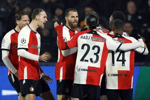 ROTTERDAM - (l-r) Gijs Smal of Feyenoord, Thomas Beelen of Feyenoord, Bart Nieuwkoop of Feyenoord, Anis Hadj Moussa of Feyenoord, Santiago Gimenez of Feyenoord, Antoni Milambo of Feyenoord, Igor Paixao of Feyenoord celebrate the 1-0 during the UEFA Champions League match between Feyenoord and FC Bayern Munich at Feyenoord Stadion de Kuip on Jan. 22, 2025 in Rotterdam, Netherlands. ANP ROBIN VAN LONKHUIJSEN UEFA Champions League 2024 25 League phase 7 2024 25 xVIxANPxSportx xxANPxIVx 518098821 originalFilename: 518098821.jpg