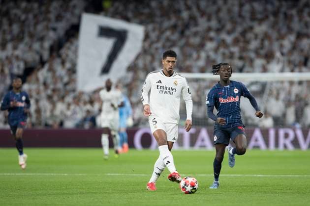 UEFA champions league - Real Madrid vs FC Red Bull Salzburg MADRID, SPAIN - January 22: Jude Bellingham of Real Madrid in action during the UEFA champions league 2024 25 match between Real Madrid and FC Red Bull Salzburg at Santiago Bernabeu Stadium. (Photo by Guillermo Martinez) Madrid Santiago Bernabeu Stadium Spain Copyright: xGuillermoxMartinezx