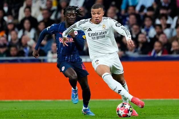 Real Madrid vs RB Salzburg Kylian Mbappe of Real Madrid CF and Moussa Yeo of FC Salzburg during Real Madrid vs FC Salzburg at Santiago Bernabeu Stadium on January 22nd 2025  Copyright: xSenis-Cebolla ALFAQUIx