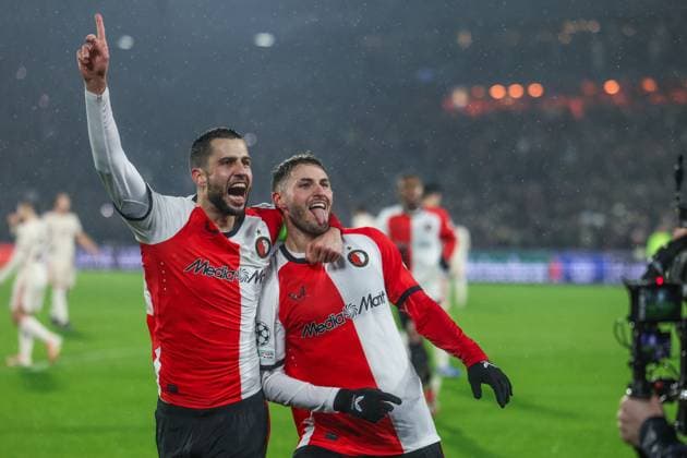 22.01.2025, Fussball, Saison 2024 2025, Champions League, 7. Spieltag, Feyenoord Rotterdam - FC Bayern München, v. l. David Hancko (Feyenoord Rotterdam) und Santiago Gimenez (Feyenoord Rotterdam) jubeln nach dem Tor zum 2 zu 0. Rotterdam Staion Feijenoord Niederlande xRHR-FOTO TRx Copyright: TimxRehbein RHR-FOTOx RHR-FOTO TR