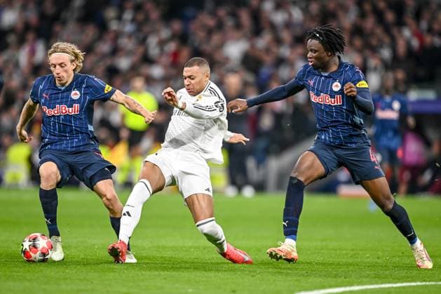 Mads Bidstrup (Red Bull Salzburg), Kylian Mbappe (Real Madrid CF) und Hendry Blank (Red Bull Salzburg) battle for the ball during the UEFA Champions League 2024 25 League Phase MD7 match between Real Madrid C.F. and FC Salzburg at Estadio Santiago BernabÃ u on January 22, 2025 in Madrid, Spain. (Photo by Harry Langer DeFodi Images) Defodi-541_REASAL20250122_33