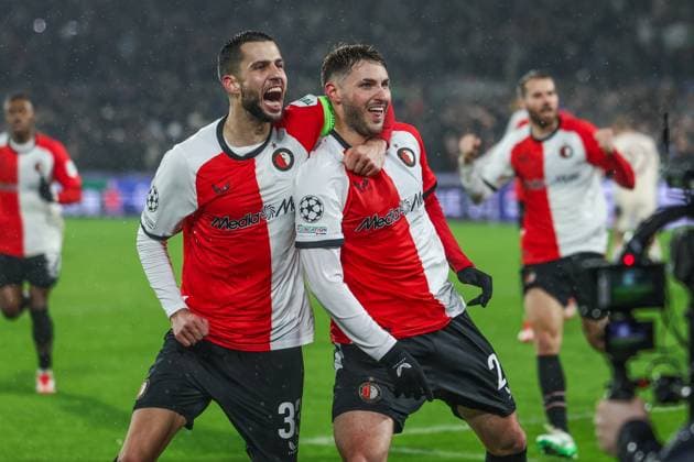 22.01.2025, Fussball, Saison 2024 2025, Champions League, 7. Spieltag, Feyenoord Rotterdam - FC Bayern München, v. l. David Hancko (Feyenoord Rotterdam) und Santiago Gimenez (Feyenoord Rotterdam) jubeln nach dem Tor zum 2 zu 0. Rotterdam Staion Feijenoord Niederlande xRHR-FOTO TRx Copyright: TimxRehbein RHR-FOTOx RHR-FOTO TR