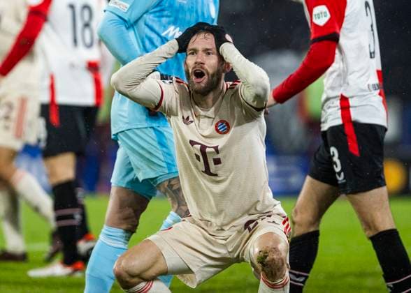 Sport Themen der Woche KW04 Sport Bilder des Tages Rotterdam, Kuip Arena, 22.01.2025: Konrad Laimer of FC Bayern Muenchen disappointed during the championsleague match Feyenoord Rotterdam vs. FC Bayern Muenchen. *** Rotterdam, Kuip Arena, 22 01 2025 Konrad Laimer of FC Bayern Muenchen disappointed during the championsleague match Feyenoord Rotterdam vs FC Bayern Muenchen