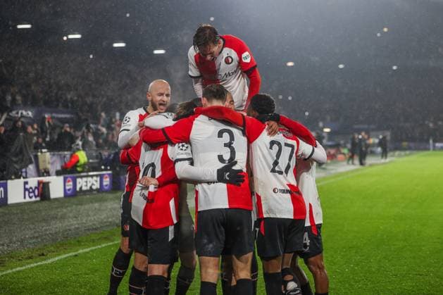 22.01.2025, Fussball, Saison 2024 2025, Champions League, 7. Spieltag, Feyenoord Rotterdam - FC Bayern München, Mannschaft von Feyenoord Rotterdam jubelt. Rotterdam Staion Feijenoord Niederlande xRHR-FOTO TRx Copyright: TimxRehbein RHR-FOTOx RHR-FOTO TR