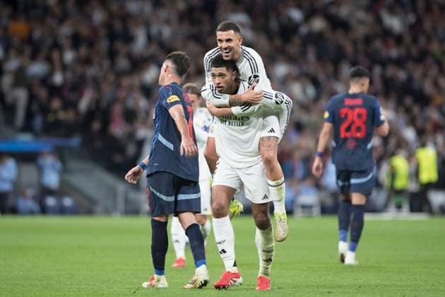 Sport Themen der Woche KW04 Sport Bilder des Tages UEFA champions league - Real Madrid vs FC Red Bull Salzburg MADRID, SPAIN - January 22: Jude Bellingham of Real Madrid and Dani Ceballos of Real Madrid celebrates a goal during the UEFA champions league 2024 25 match between Real Madrid and FC Red Bull Salzburg at Santiago Bernabeu Stadium. (Photo by Guillermo Martinez) Madrid Santiago Bernabeu Stadium Spain Copyright: xGuillermoxMartinezx