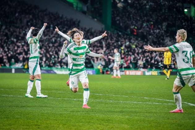 Sport Bilder des Tages Fussball: UEFA Champions League 2024 2025, Spieltag 7 - Celtic Glasgow vs. Young Boys Bern (YB) - Celtic Park (Glasgow, Schottland): Tor und Torjubel von Kyogo Furuhashi (Celtic Glasgow, 8) Treffer wurde allerdings von nicht gegeben. Copyright: xJOERANxSTEINSIEKx