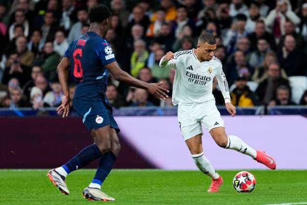 Real Madrid vs RB Salzburg Kylian Mbappe of Real Madrid CF and Samson Baidoo of FC Salzburg during Real Madrid vs FC Salzburg at Santiago Bernabeu Stadium on January 22nd 2025  Copyright: xSenis-Cebolla ALFAQUIx