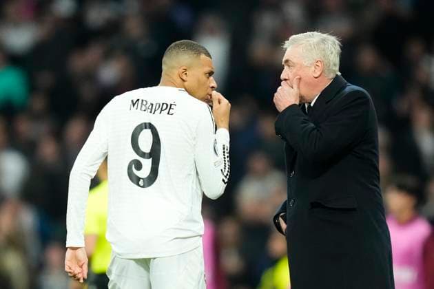 Real Madrid C.F. v FC Salzburg - UEFA Champions League 2024 25 League Phase MD7 Kylian Mbappe centre-forward of Real Madrid and France and Carlo Ancelotti head coach of Real Madrid talks during the UEFA Champions League 2024 25 League Phase MD7 match between Real Madrid C.F. and FC Salzburg at Estadio Santiago Bernabeu on January 22, 2025 in Madrid, Spain. Madrid Spain  Copyright: xJosexBretonx originalFilename:bretonhernandez-realmadr250122_npxd7.jpg