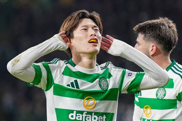 Fussball: UEFA Champions League 2024 2025, Spieltag 7 - Celtic Glasgow vs. Young Boys Bern (YB) - Celtic Park (Glasgow, Schottland): Tor und Torjubel von Kyogo Furuhashi (Celtic Glasgow, 8) Copyright: xJOERANxSTEINSIEKx