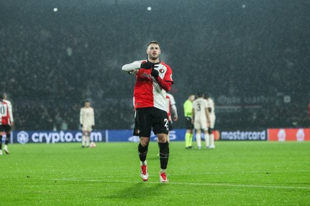 Fussball, UEFA Champions League Saison 2024 2025 Ligaphase 7.Spieltag Feyenoord Rotterdam - FC Bayern München 22.01.2025, Stadion Feijenoord De Kuip Santiago Gimenez (Feyenoord Rotterdam, 29) freut sich nach seinem Tor zum 2-0 durch einen Elfmeter Rotterdam Stadion Feijenoord - De Kuip Niederlande