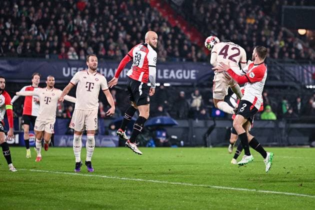 22.01.2025, Fussball UEFA Champions League 2024 2025, 7.Spieltag, Feyenoord Rotterdam - FC Bayern München, im De Kuip, Kopfballchance Jamal Musiala (FC Bayern München)