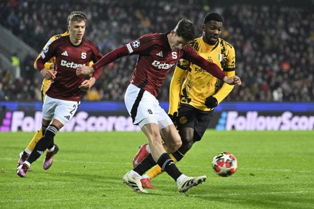 From left Martin Vitik of Sparta, 2nd left and Marcus Thuram of Inter (right) in action during the Football Champions League 7th round match: Sparta Prague vs Inter Milan in Prague, Czech Republic, January 22, 2025. (CTKxPhoto KaterinaxSulova) CTKPhotoP2025012209358  CTKPhotoP2025012209358