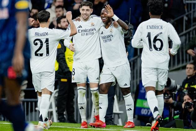 Real Madrid CF vs RB Salzburgo - UEFA Champions League - 22 01 2025 Federico Valverde of Real Madrid CF (L) and Vinicius Junior of Real Madrid CF (R) celebrating his goal during the UEFA Champions League match between Real Madrid CF and RB Salzburgo at Estadio Santiago Bernabeu on January 22, 2025 in Madrid, Spain. Madrid Spain Copyright: xPGSxPhotoxAgencyx