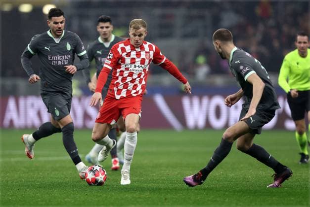 Donny van de Beek (Girona Fc) controls the ball, UEFA Champions League 2024 25 League Phase MD7, AC Mailand v FC Girona, Stadio Giuseppe Meazza (San Siro), January 22, 2025, Milan, Italy.