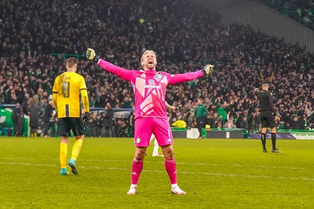 Fussball: UEFA Champions League 2024 2025, Spieltag 7 - Celtic Glasgow vs. Young Boys Bern (YB) - Celtic Park (Glasgow, Schottland): Kasper Schmeichel (Celtic Glasgow, 1) bejubelt den 1:0 Sieg seines Teams. Copyright: xJOERANxSTEINSIEKx