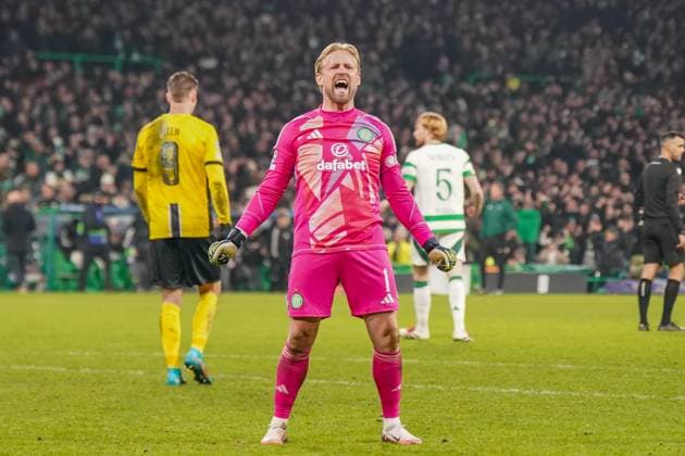 Fussball: UEFA Champions League 2024 2025, Spieltag 7 - Celtic Glasgow vs. Young Boys Bern (YB) - Celtic Park (Glasgow, Schottland): Kasper Schmeichel (Celtic Glasgow, 1) bejubelt den 1:0 Sieg seines Teams. Copyright: xJOERANxSTEINSIEKx