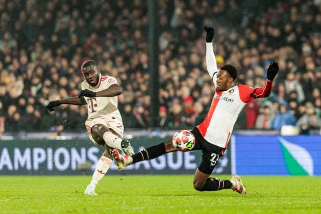 UEFA Champions League: Feyenoord Rotterdam - FC Bayern München; 22.01.2025 Zweikampf Dayot Upamecano (FC Bayern München, 2), Antoni Milambo (Feyenoord Rotterdam, 27) UEFA Champions League: Feyenoord Rotterdam - FC Bayern München, Rotterdam, Stadion Feijenoord De Kuip am 22.01.2025 Copyright: xBEAUTIFULxSPORTS Wunderlx