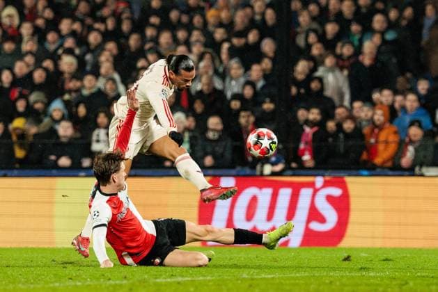 UEFA Champions League: Feyenoord Rotterdam - FC Bayern München; 22.01.2025 Leroy Sane (FC Bayern München, 10) schießt UEFA Champions League: Feyenoord Rotterdam - FC Bayern München, Rotterdam, Stadion Feijenoord De Kuip am 22.01.2025 Copyright: xBEAUTIFULxSPORTS Wunderlx
