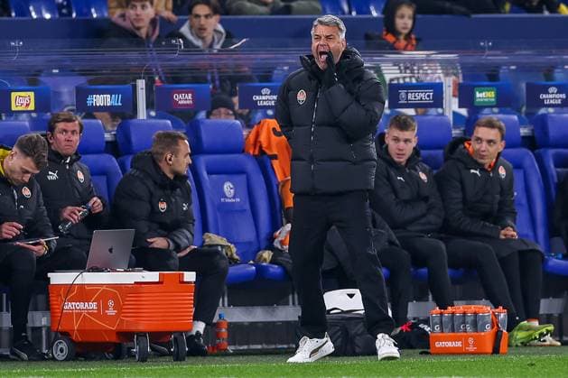 22.01.2025, Fußball, UEFA Champions League, Schachtar Donezk - Stade Brestois 29, Arena AufSchalke Gelsenkirchen, 7. Spieltag Saison 2024 2025: Cheftrainer Marino Pusic (Trainer Schachtar Donezk) gestikulierend am Spielfeldrand Nordrhein-Westfalen Deutschland