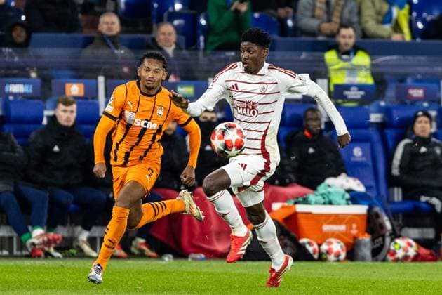 UEFA Champions League: FC Shakhtar Donetsk - Stade Brest; 22.01.2025 Eguinaldo (FC Shakhtar Donetsk, 7), Abdoulaye Ndiaye (Stade Brest, 3) UEFA Champions League: FC Shakhtar Donetsk - Stade Brest; Arena AufSchalke, Gelsenkirchen; 22.01.2025 Copyright: xBEAUTIFULxSPORTS Buriakovx