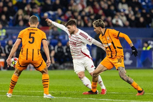 UEFA Champions League: FC Shakhtar Donetsk - Stade Brest; 22.01.2025 Hugo Magnetti (Stade Brest, 8), Valeriy Bondar (FC Shakhtar Donetsk, 5), Marlon (FC Shakhtar Donetsk, 30) UEFA Champions League: FC Shakhtar Donetsk - Stade Brest; Arena AufSchalke, Gelsenkirchen; 22.01.2025 Copyright: xBEAUTIFULxSPORTS Buriakovx