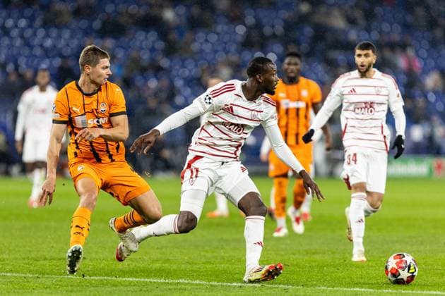 UEFA Champions League: FC Shakhtar Donetsk - Stade Brest; 22.01.2025 Abdallah Sima (Stade Brest, 17), Valeriy Bondar (FC Shakhtar Donetsk, 5) UEFA Champions League: FC Shakhtar Donetsk - Stade Brest; Arena AufSchalke, Gelsenkirchen; 22.01.2025 Copyright: xBEAUTIFULxSPORTS Buriakovx